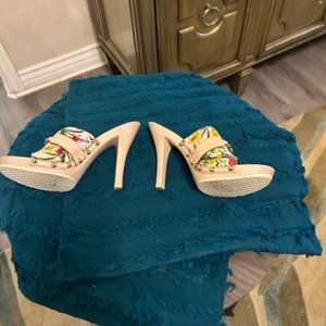 Gucci Flora Shoes  Size 8 1/2 US